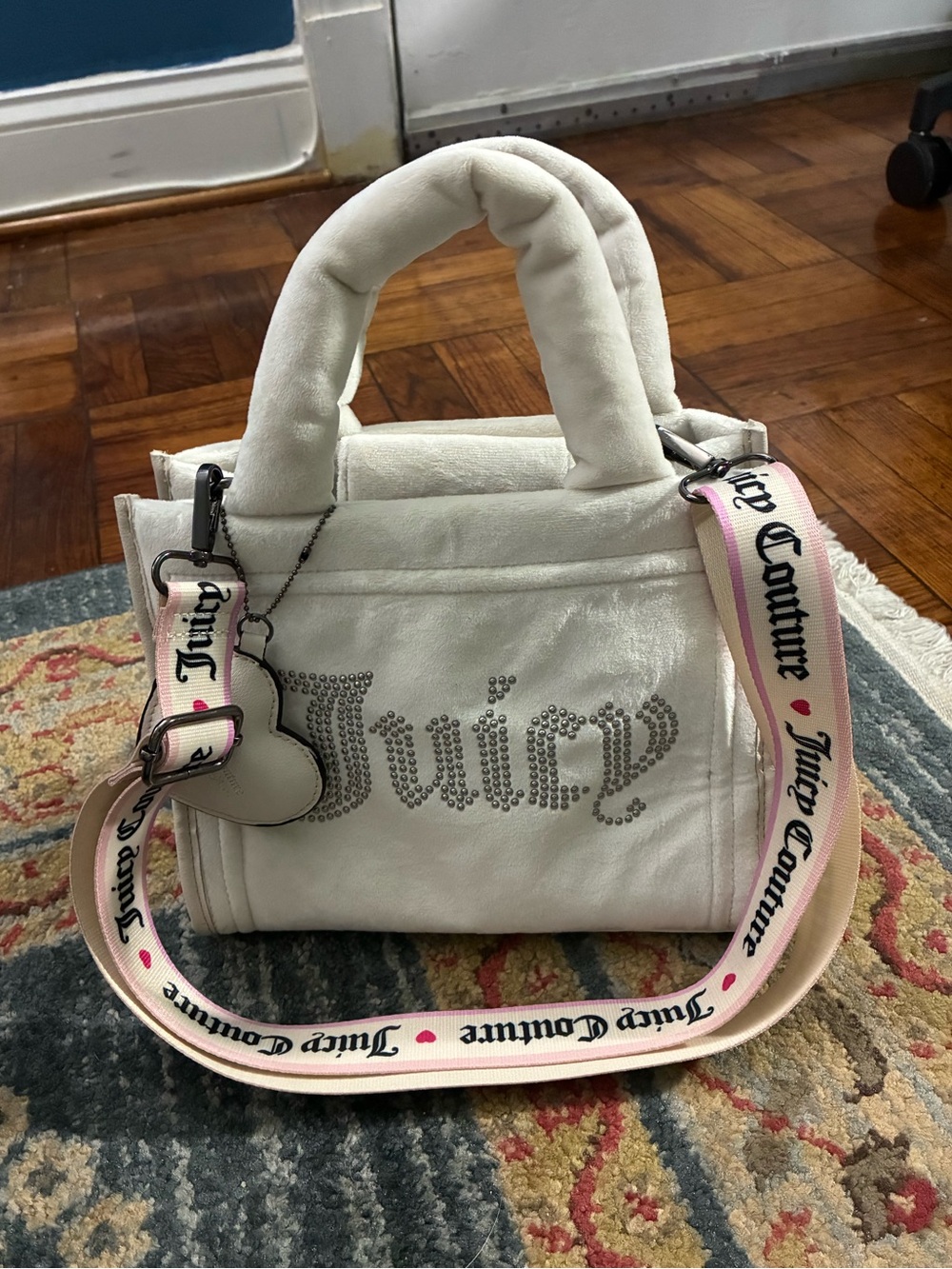 Juicy Couture White & Cream Extra
Spender Velour Mini Tote Y2K